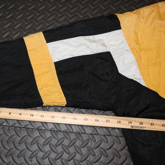 Brooks Windbreaker - Picture 4 of 5